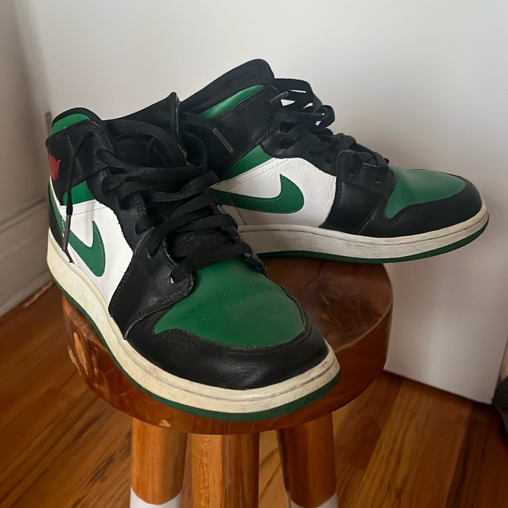 Air Jordan 1  women’s size 8/ men’s 6.5